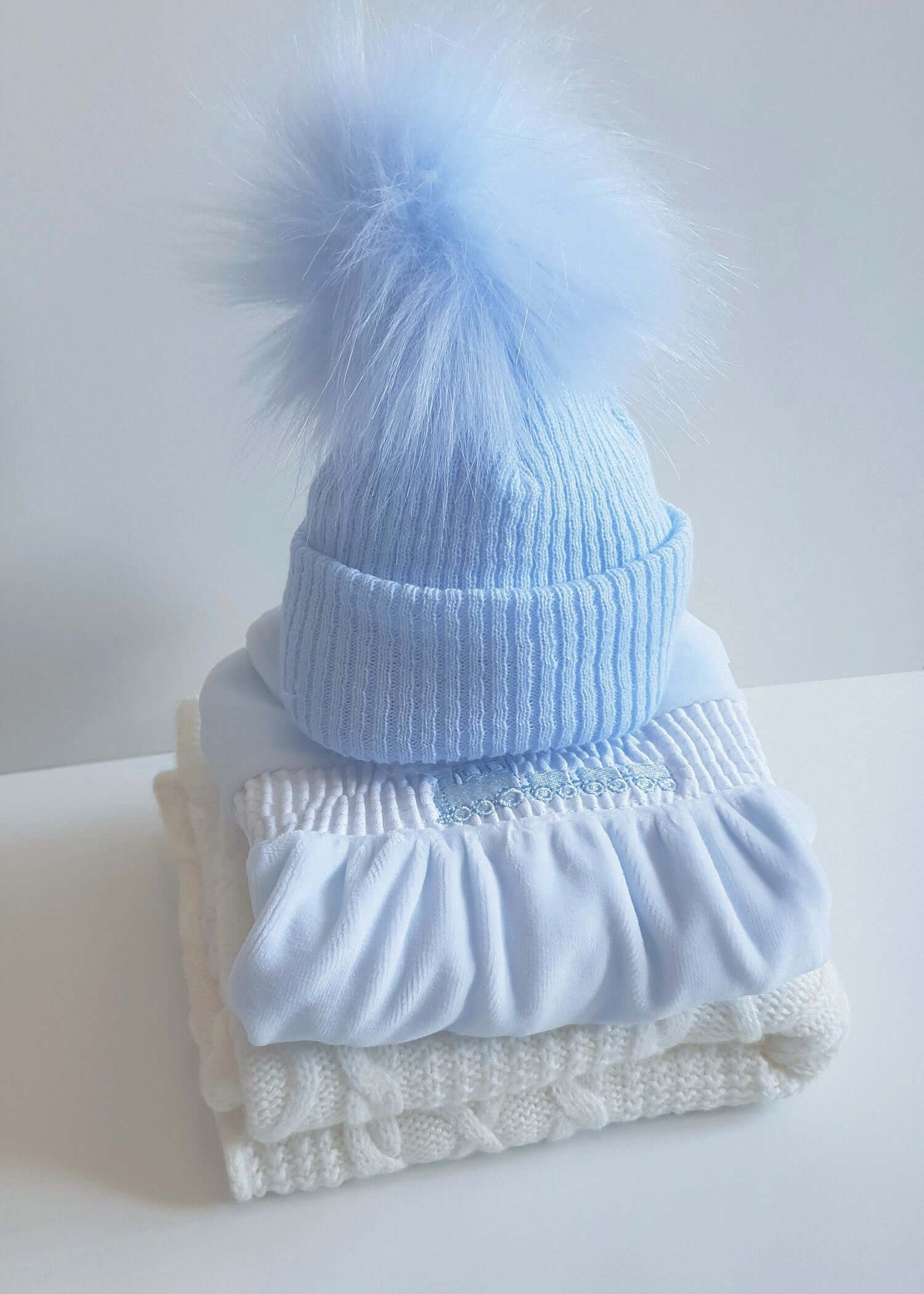 Baby boy blue 2024 pom pom hat